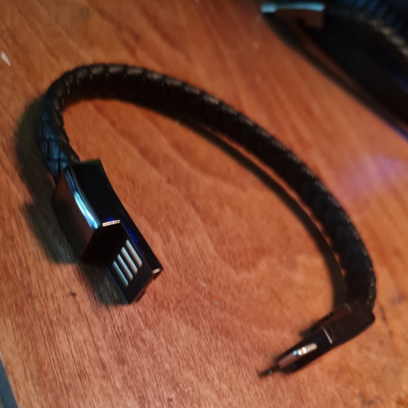 USB to iPhone Charger/Bracelet - Picture 3 of 7